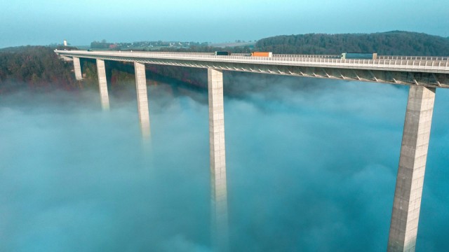 Autobahnbrücke