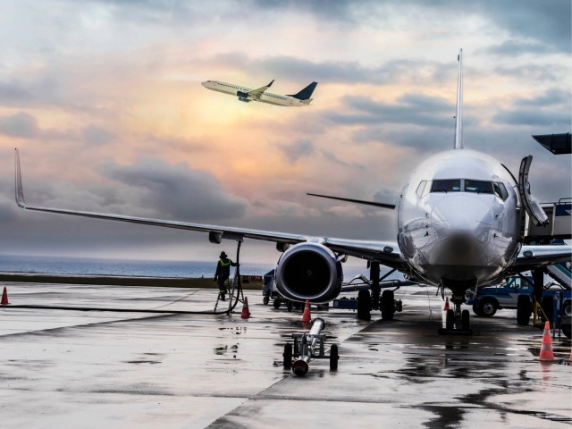 Flugzeug Tanken Kerosin Flughafen