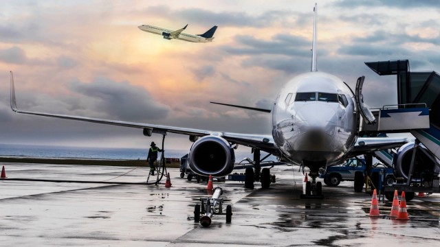 Flugzeug Tanken Kerosin Flughafen