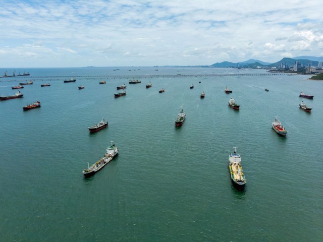 &Ouml;ltanker in der Stra&szlig;e von Homus blockiert