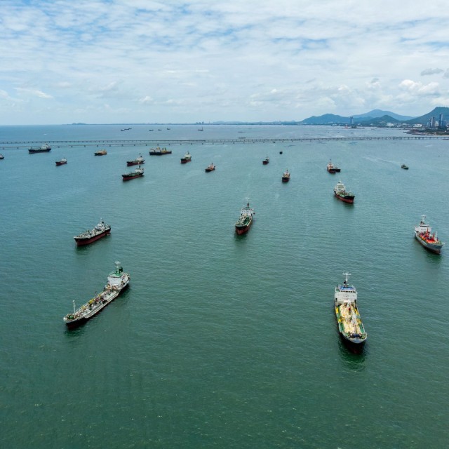 &Ouml;ltanker in der Stra&szlig;e von Homus blockiert