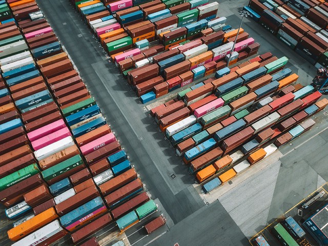Container Logistik: Lagerung von Ware