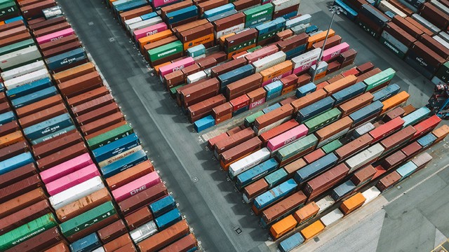 Container Logistik: Lagerung von Ware