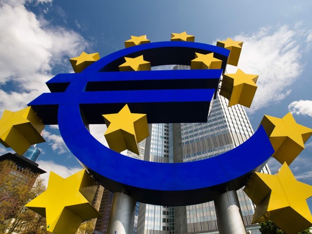 Das Euro-Zeichen als Skulptur 