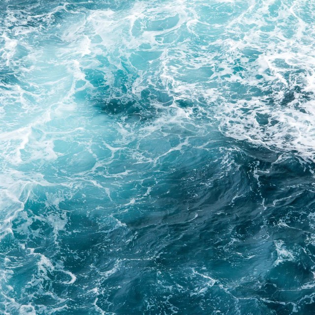 Wirbelnde See bei starkem Wind