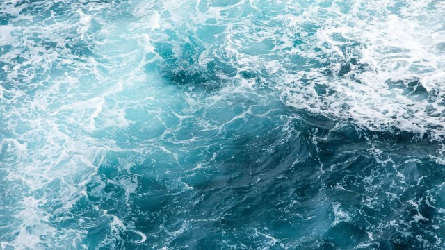 Wirbelnde See bei starkem Wind