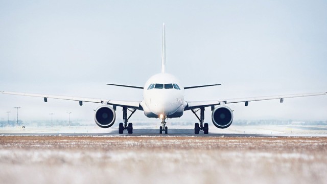 Passagierflugzeug von vorn: Die LBBW engagiert sich auch in der Flugzeugfinanzierung