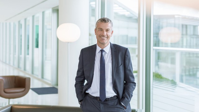 Mann auf arbeit kennenlernen