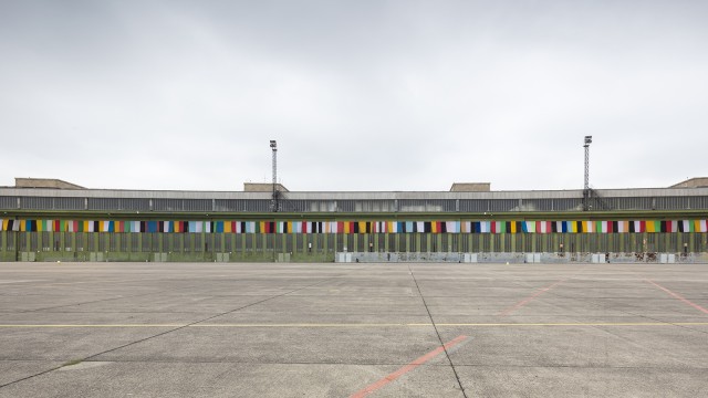 Daniel Knorr Nationalgalerie 2008/2019 Installation art berlin Flughafen Tempelhof