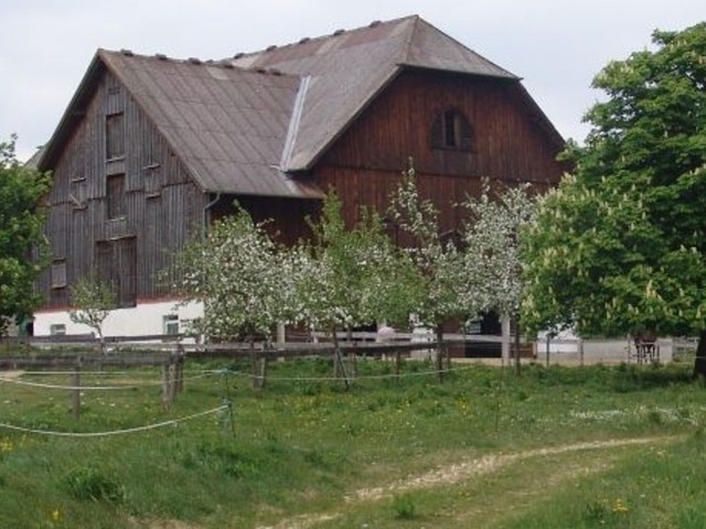 Haus mit einer Scheune