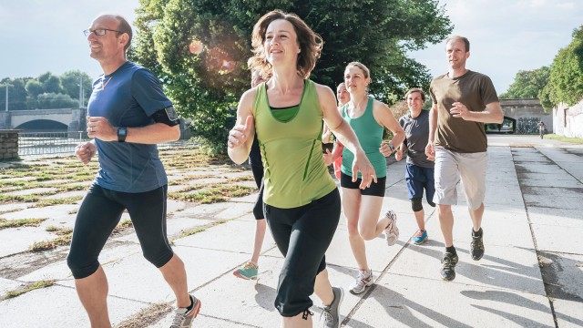 Junge Menschen beim Joggen