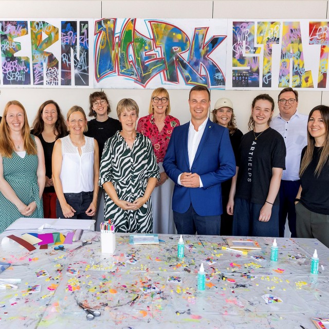 Mehrere Menschen bei einem Workshop in der Lernwerkstatt Weilimdorf