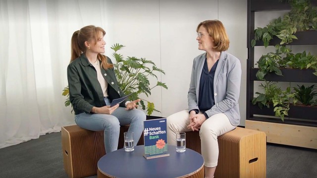 Zwei Frauen im Interview