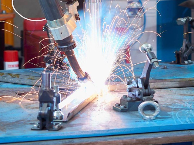 Roboter im Einsatz im Maschinenbau