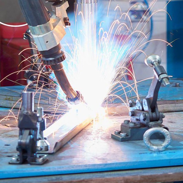 Roboter im Einsatz im Maschinenbau