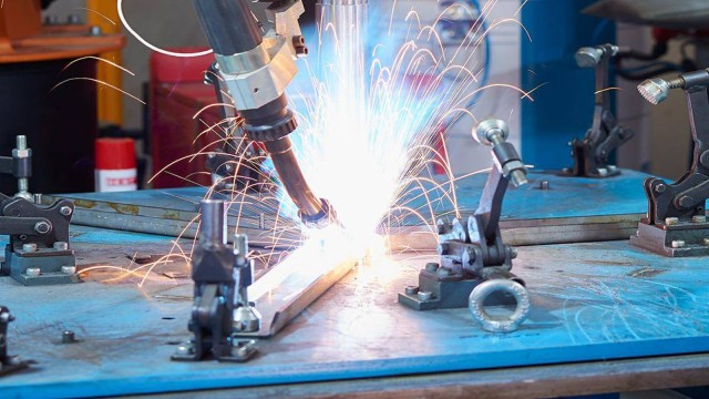 Roboter im Einsatz im Maschinenbau