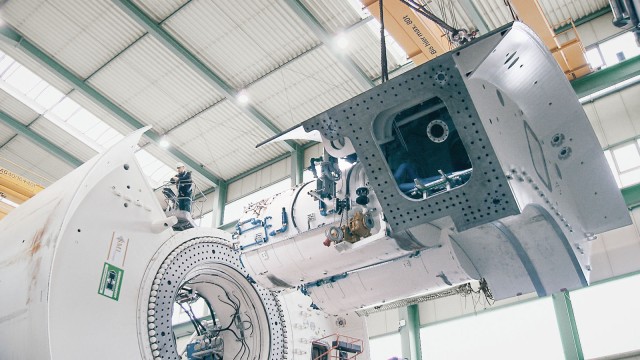 Tunnelbaumaschine von Herrenknecht in Werkhalle