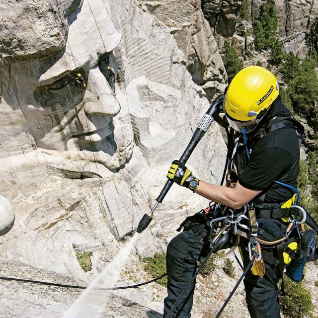 Die Präsidentenköpfe am Mount Rushmore werden gekärchert 