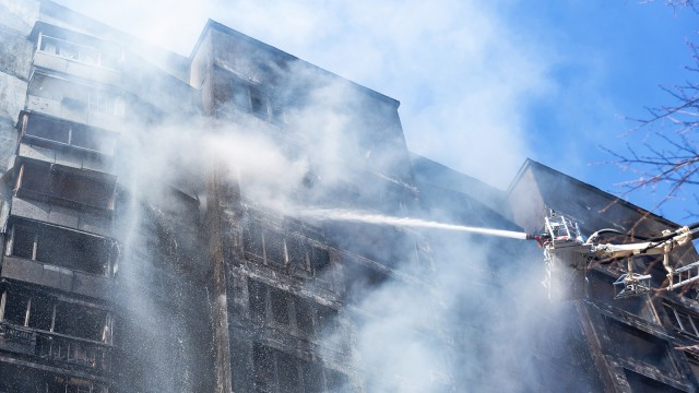 Brand in Kiew wird gelöscht
