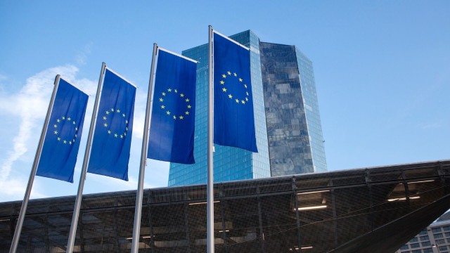 EZB Frankfurt Europa EU Flaggen