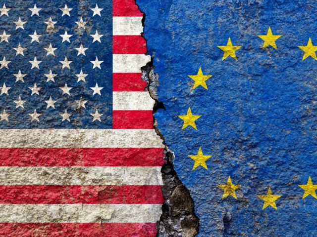 USA-Flagge und Europa-Flagge 