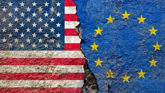 USA-Flagge und Europa-Flagge 