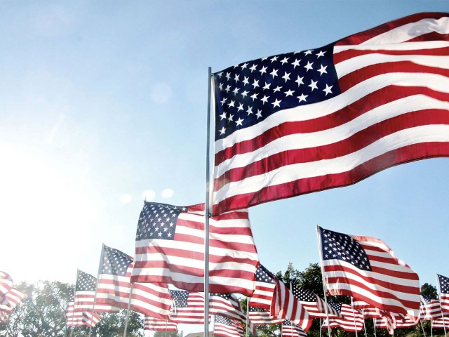 Mehrere wehende US-Flaggen